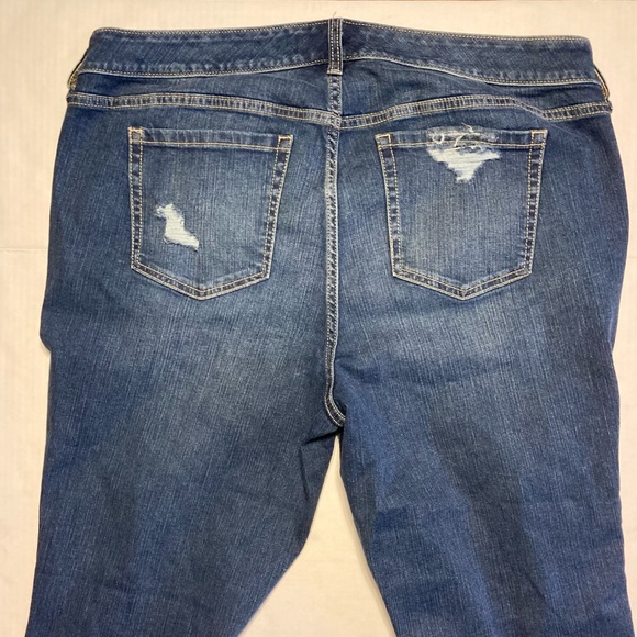 NWOT Torrid Denim Boyfriend Crop folded hem medium - Picture 6 of 12